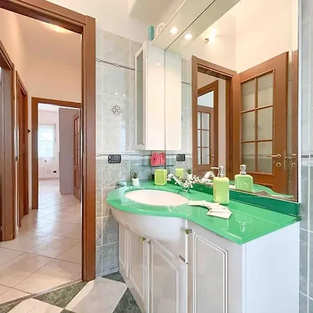 Casa Sopra Il Porto - Crociere 2min - Ospedale Apartment